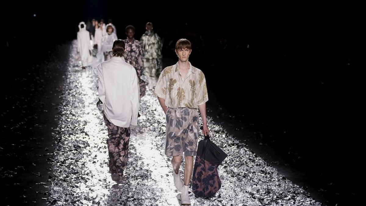 Mahakarya Terakhir Dries van Noten, Sayonara Industri Mode