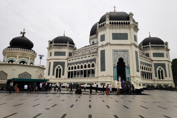 Masjid Al Mashun Medan, Istana Maimun Lebih dari Seabad Lalu